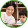 保育園で子どもと過ごす様子（イメージ）